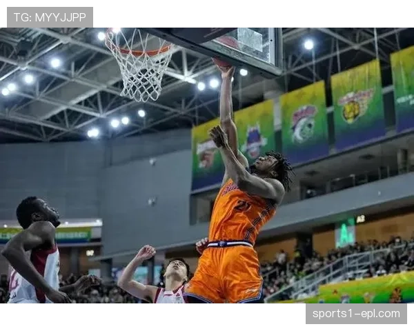 山西对阵上海最后时刻:进攻失误与防守轮转漏洞细节复盘